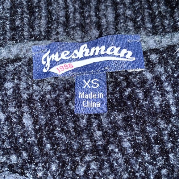 Fuzzy sweater - Picture 3 of 3